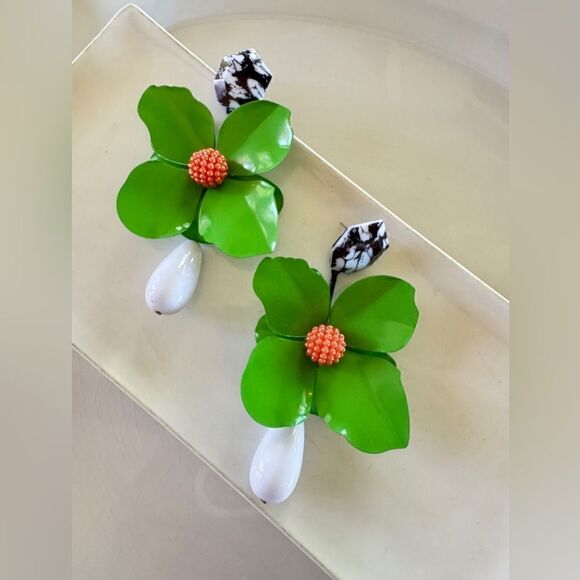 New! Zara Big Flower Earrings - Picture 3 of 15